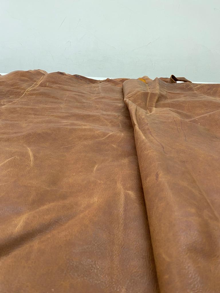 Vitello pull-up marrone effetto invecchiato